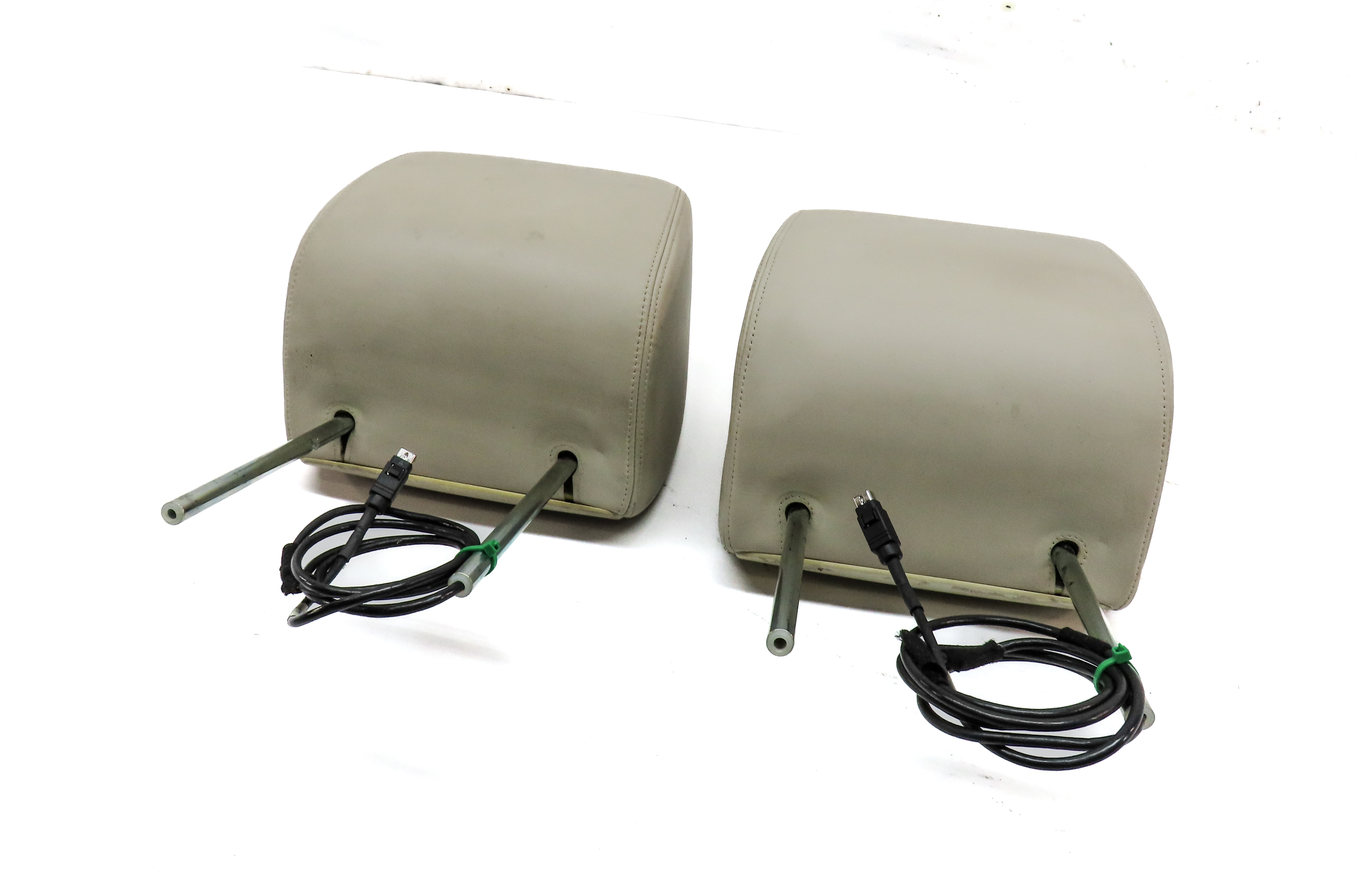 06-12 RANGE ROVER SPORT L320 FRONT LEFT & RIGHT HEADREST SET 2 w/ SCREEN (IVORY) — exact item pictured